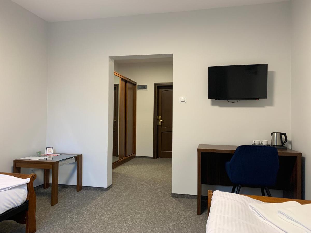 Hotel Red Ostrowiec Swietokrzyski Luaran gambar