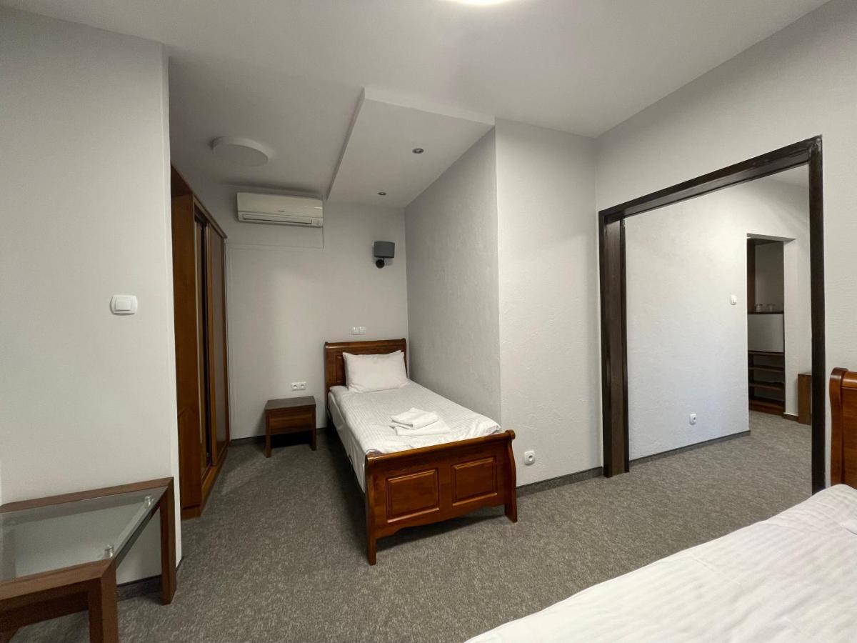 Hotel Red Ostrowiec Swietokrzyski Luaran gambar