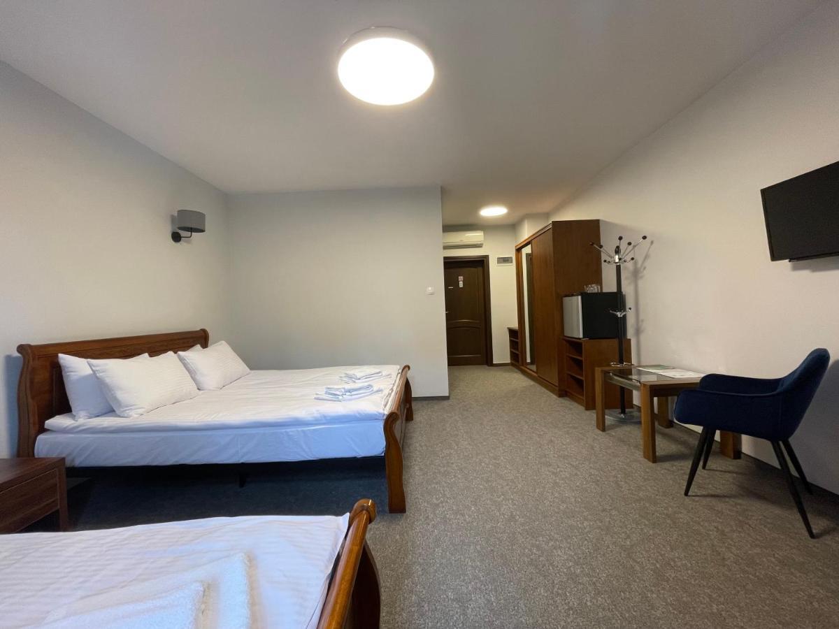 Hotel Red Ostrowiec Swietokrzyski Luaran gambar