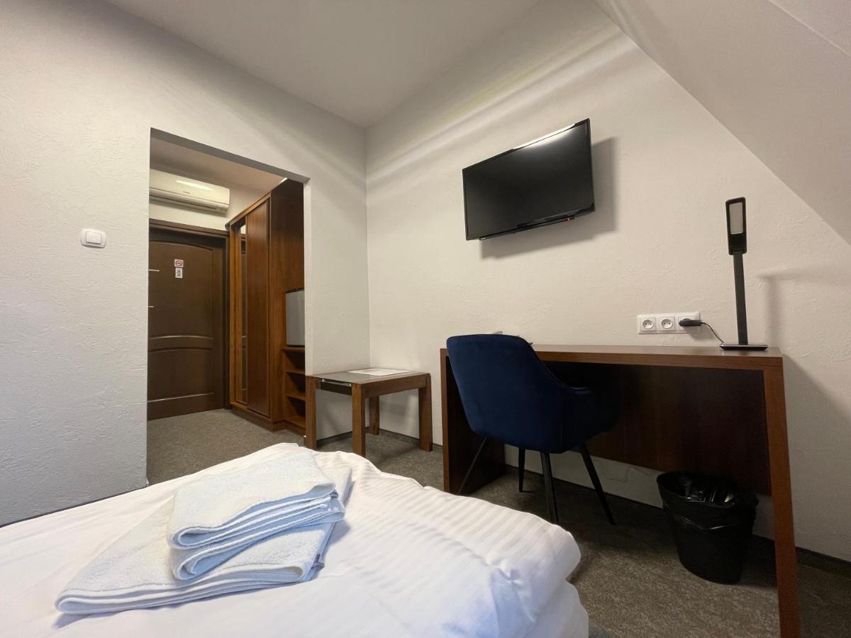 Hotel Red Ostrowiec Swietokrzyski Luaran gambar