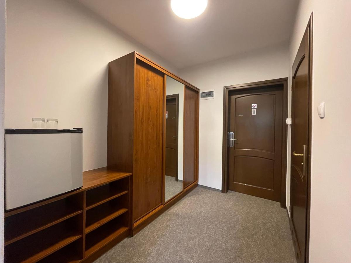 Hotel Red Ostrowiec Swietokrzyski Luaran gambar