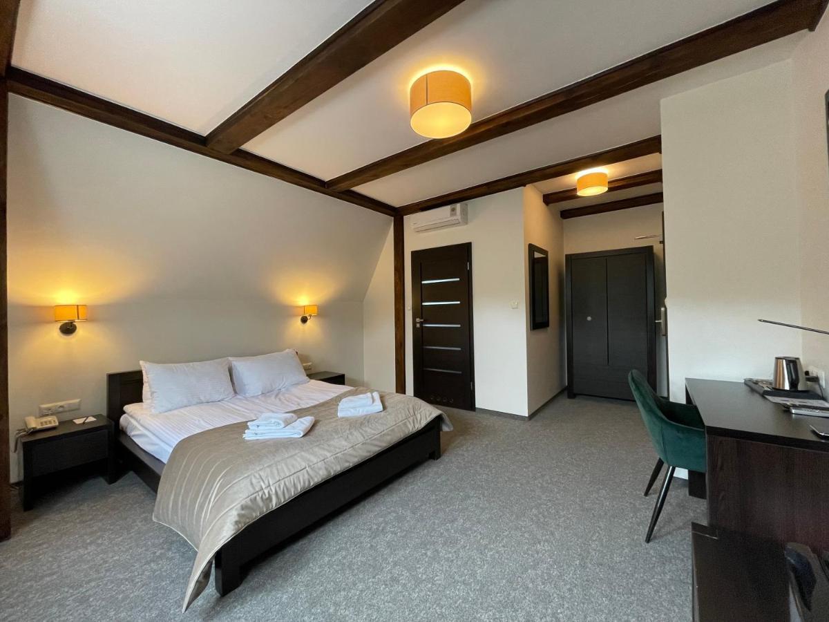 Hotel Red Ostrowiec Swietokrzyski Luaran gambar