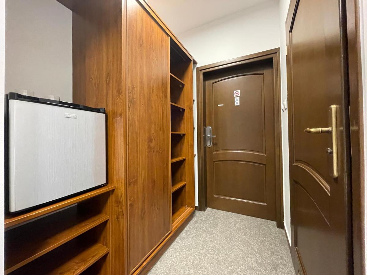 Hotel Red Ostrowiec Swietokrzyski Luaran gambar