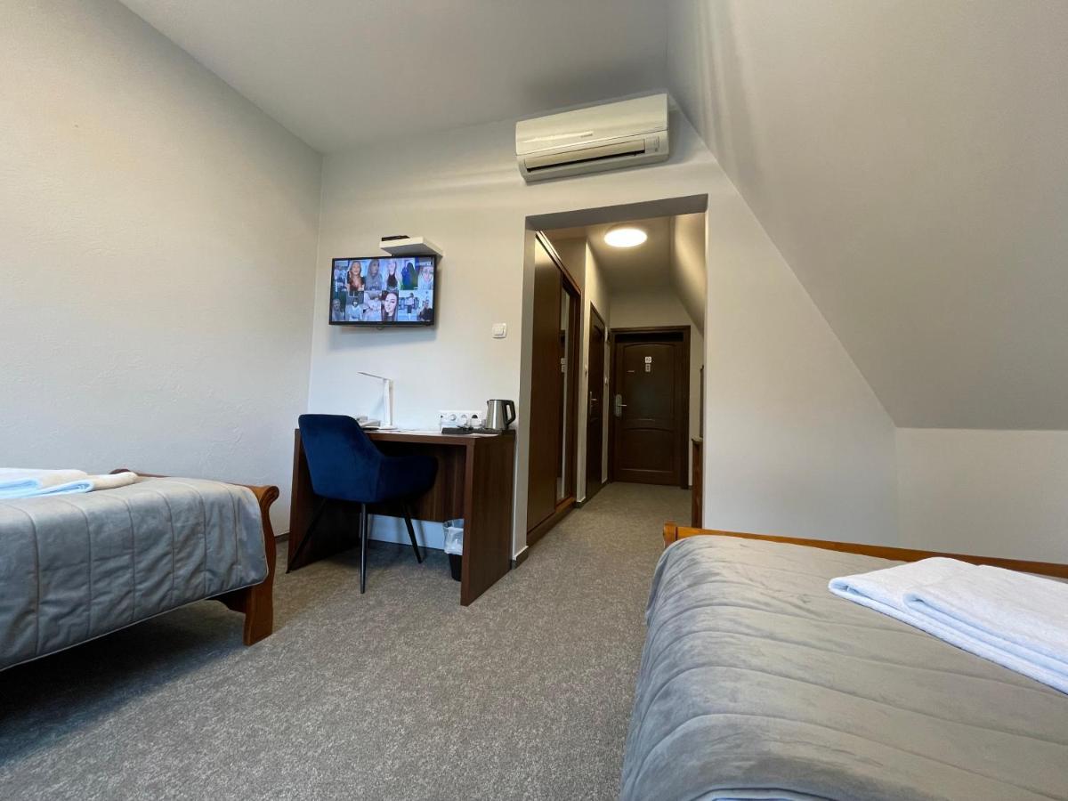 Hotel Red Ostrowiec Swietokrzyski Luaran gambar