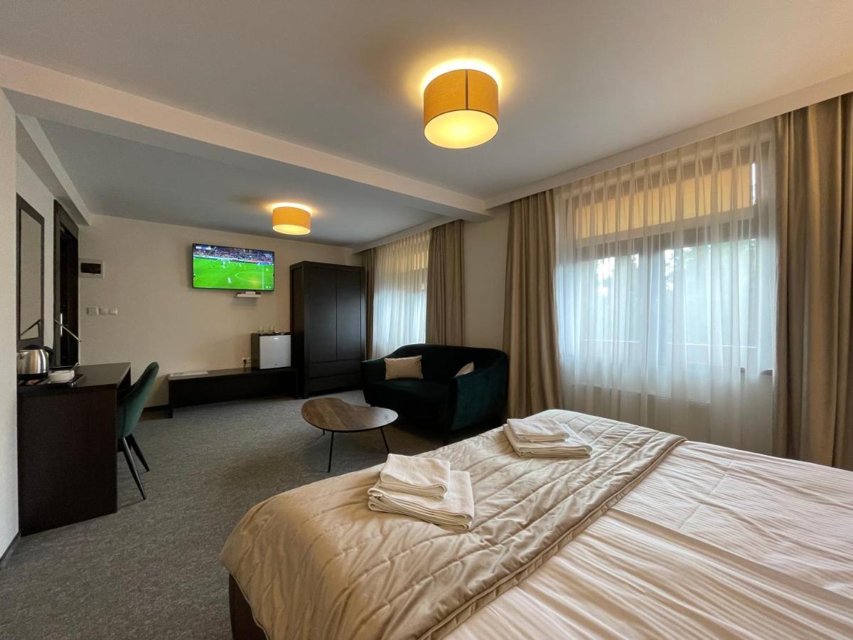 Hotel Red Ostrowiec Swietokrzyski Luaran gambar