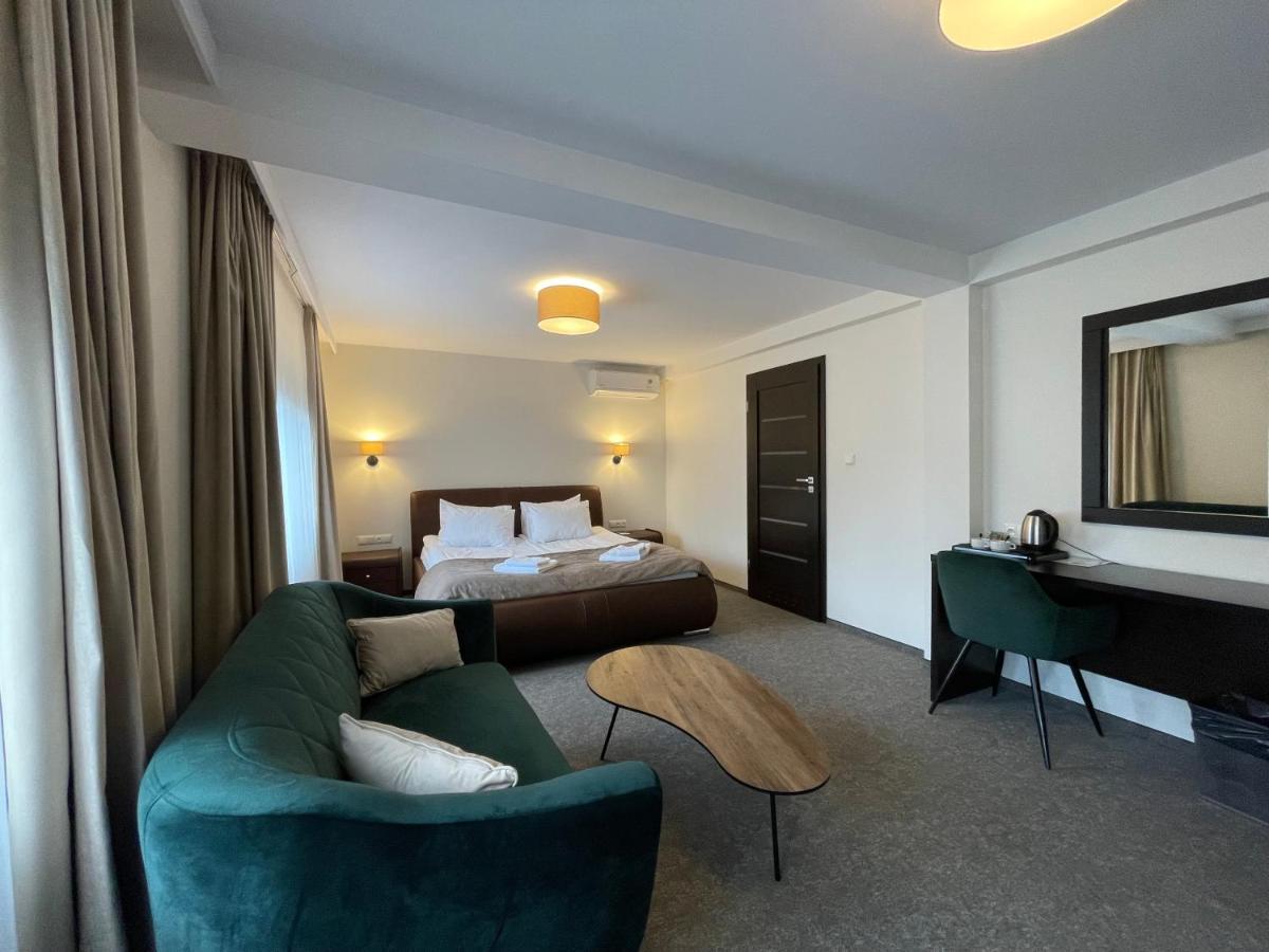 Hotel Red Ostrowiec Swietokrzyski Luaran gambar