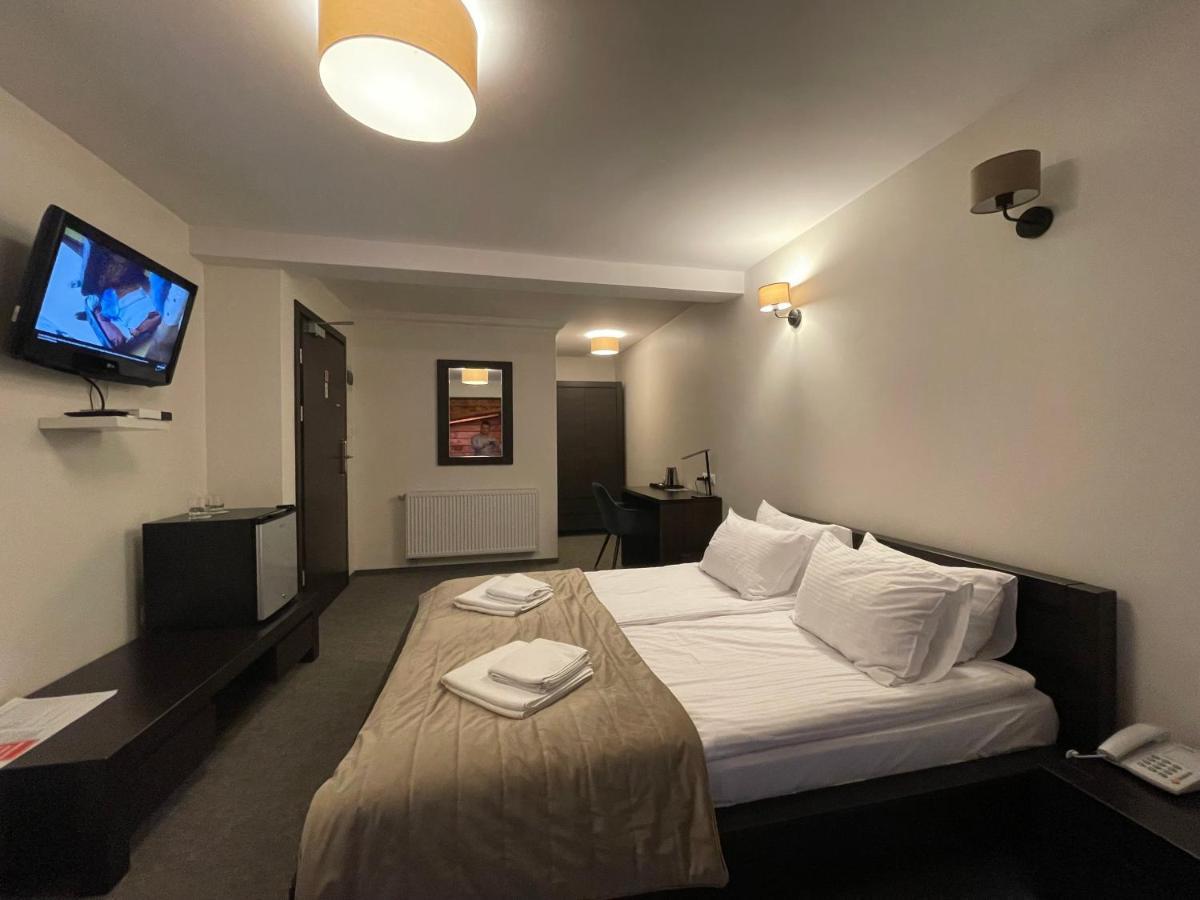 Hotel Red Ostrowiec Swietokrzyski Luaran gambar
