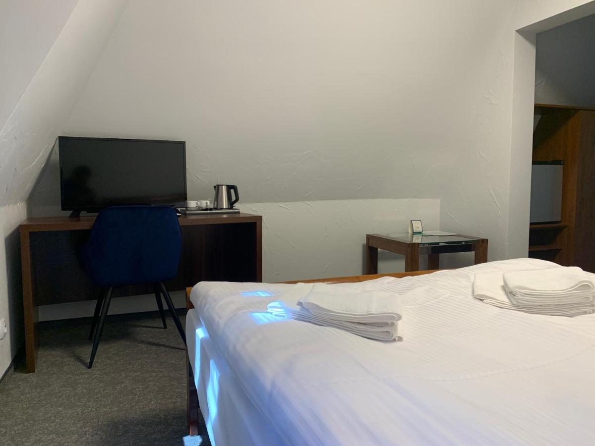 Hotel Red Ostrowiec Swietokrzyski Luaran gambar